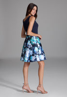 Cocktailkleid mit Rock aus bedrucktem Twill