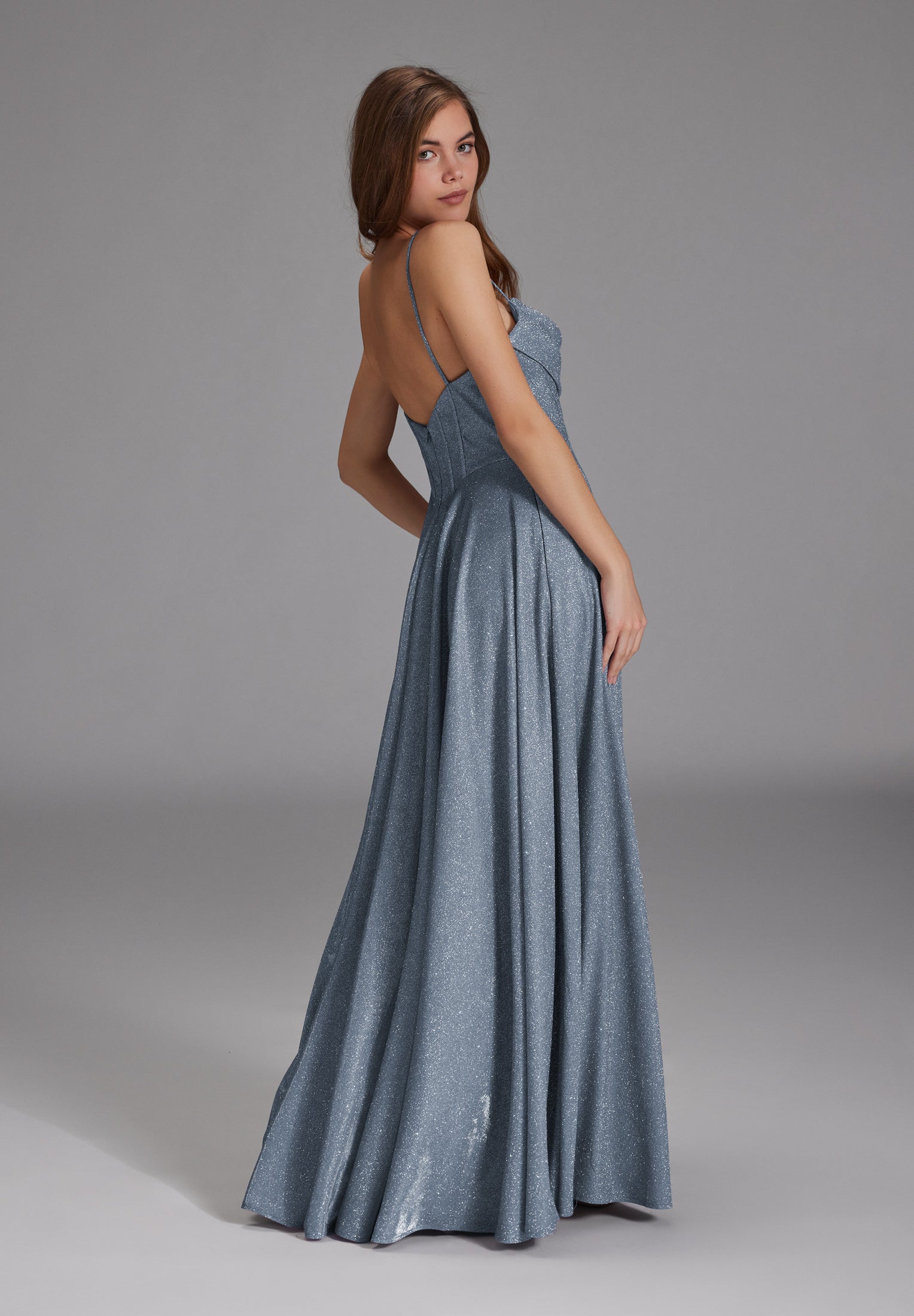 Schimmerndes Abendkleid mit Drapierung