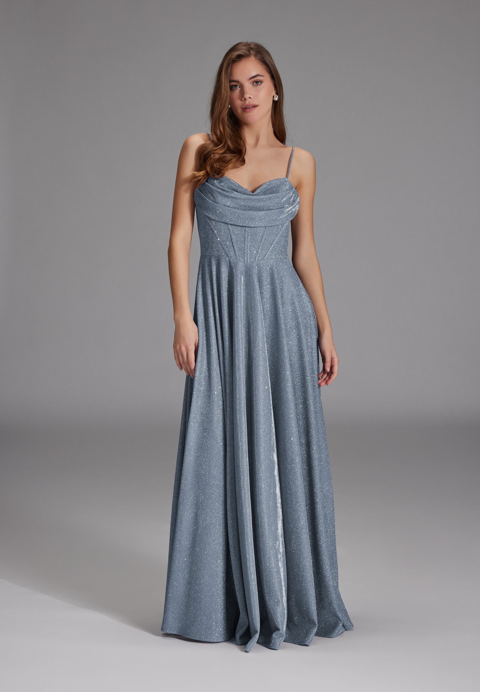 Schimmerndes Abendkleid mit Drapierung