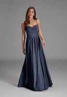 Schimmerndes Abendkleid mit Drapierung