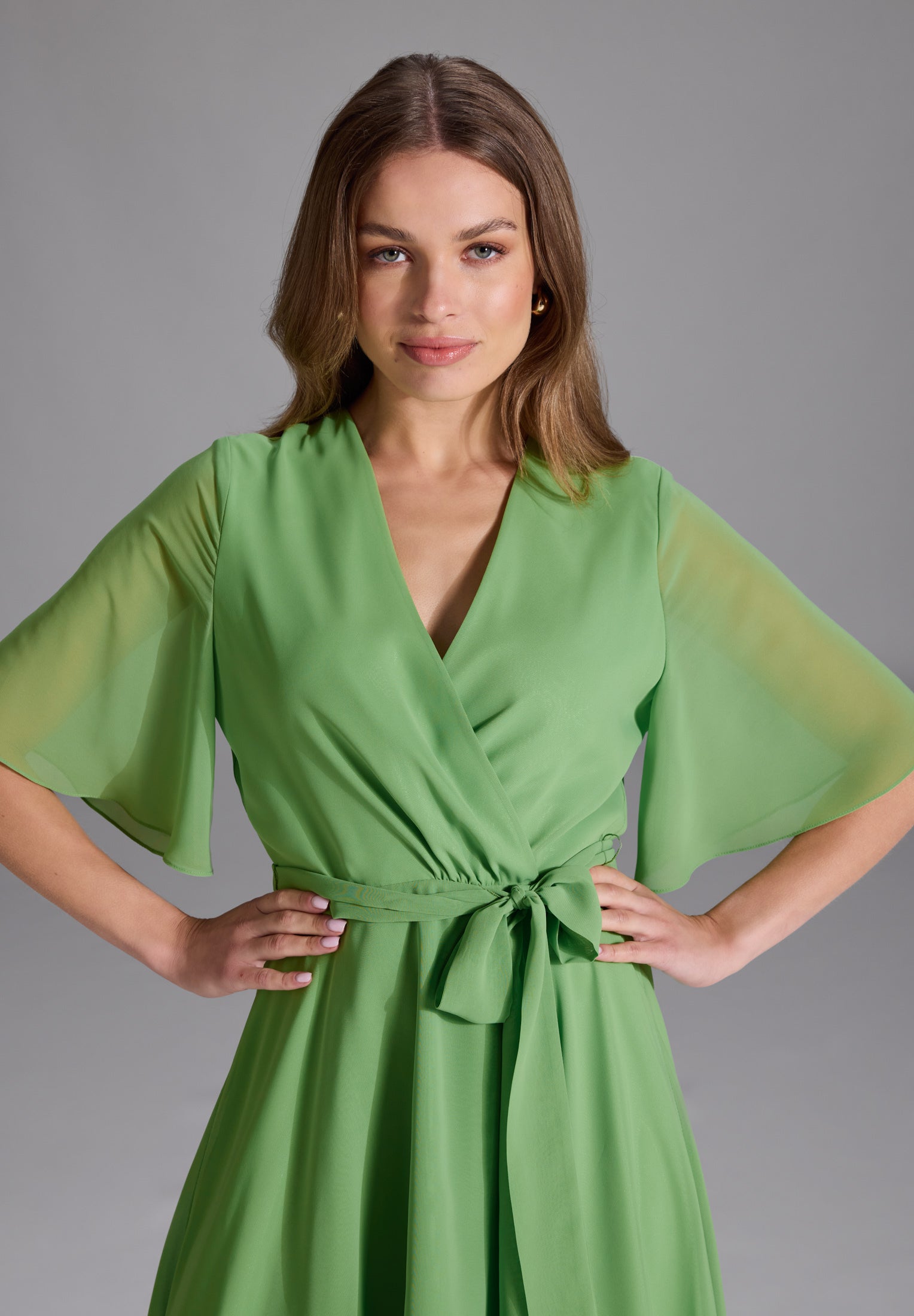 Chiffon Kleid in Wickel Optik mit Vokuhila Saum