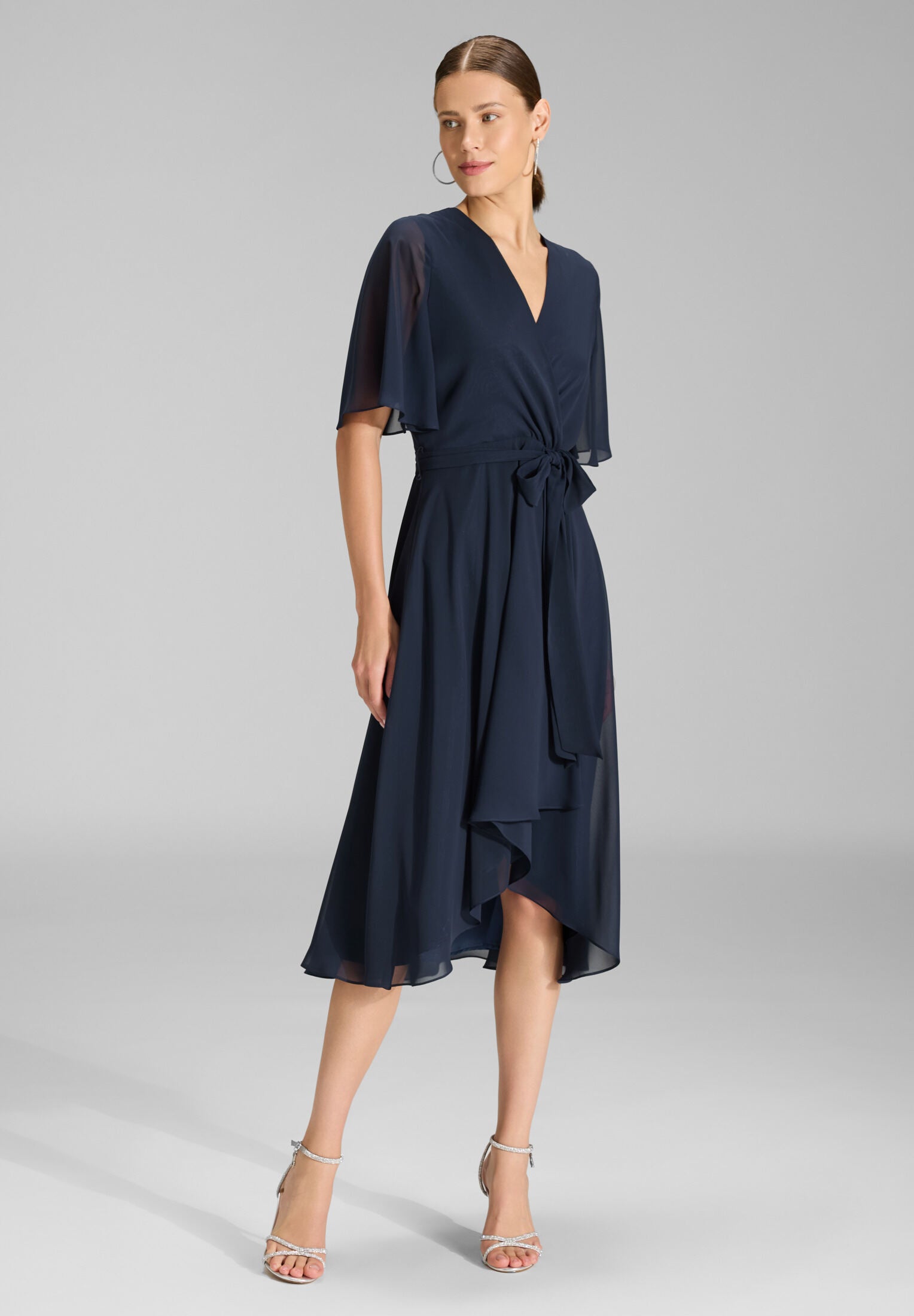 Chiffon Kleid in Wickel Optik mit Vokuhila Saum navy