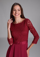 Abendkleid aus Spitze und Chiffon mit ¾ Arm