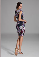 Etuikleid mit Wickel-Ausschnitt aus bedrucktem Mesh