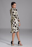 Cocktail Kleid mit Volant Saum aus Satin mit Tupfen Druck