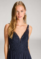 Chiffonkleid mit Spitzenstickerei