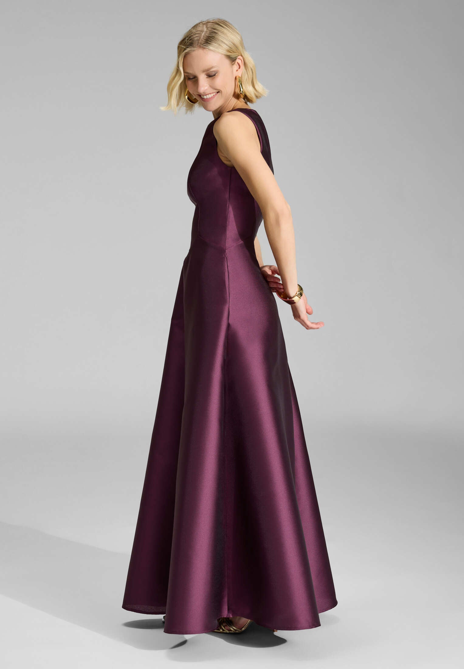 Robenartiges Abendkleid mit Eingrifftaschen