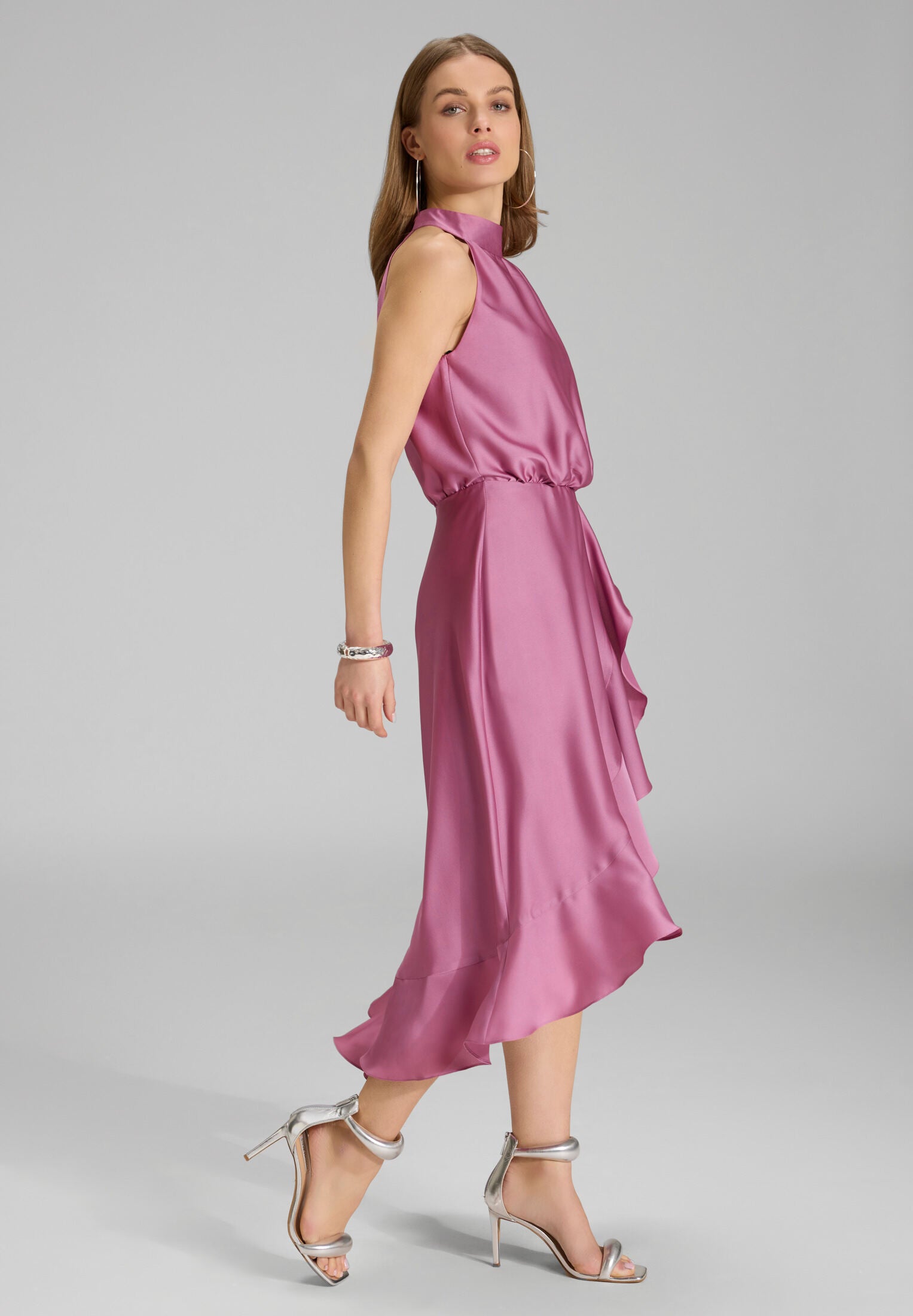 Cocktailkleid aus Satin mit Volant
