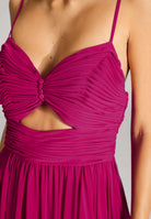 Chiffonkleid mit Cut-Out Detail und feiner Raffung