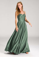 Satinkleid mit drapiertem Top und bestickten Trägern