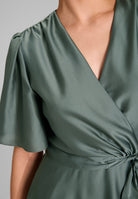 Cocktailkleid aus Satin in Wickel Optik