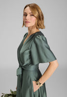 Cocktailkleid aus Satin in Wickel Optik
