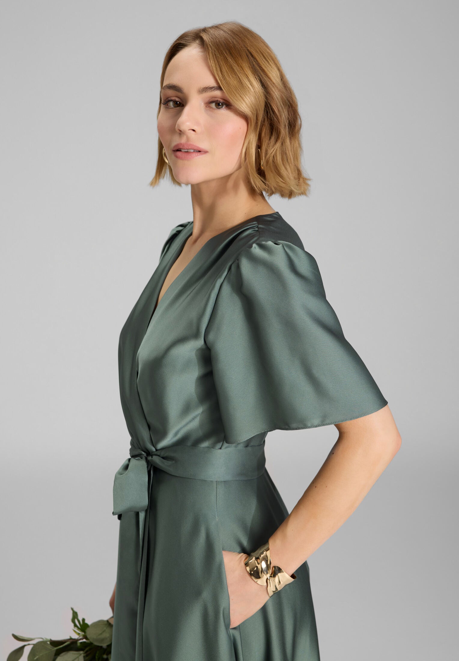 Cocktailkleid aus Satin in Wickel Optik