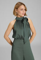 Jumpsuit mit Schluppe aus Satin