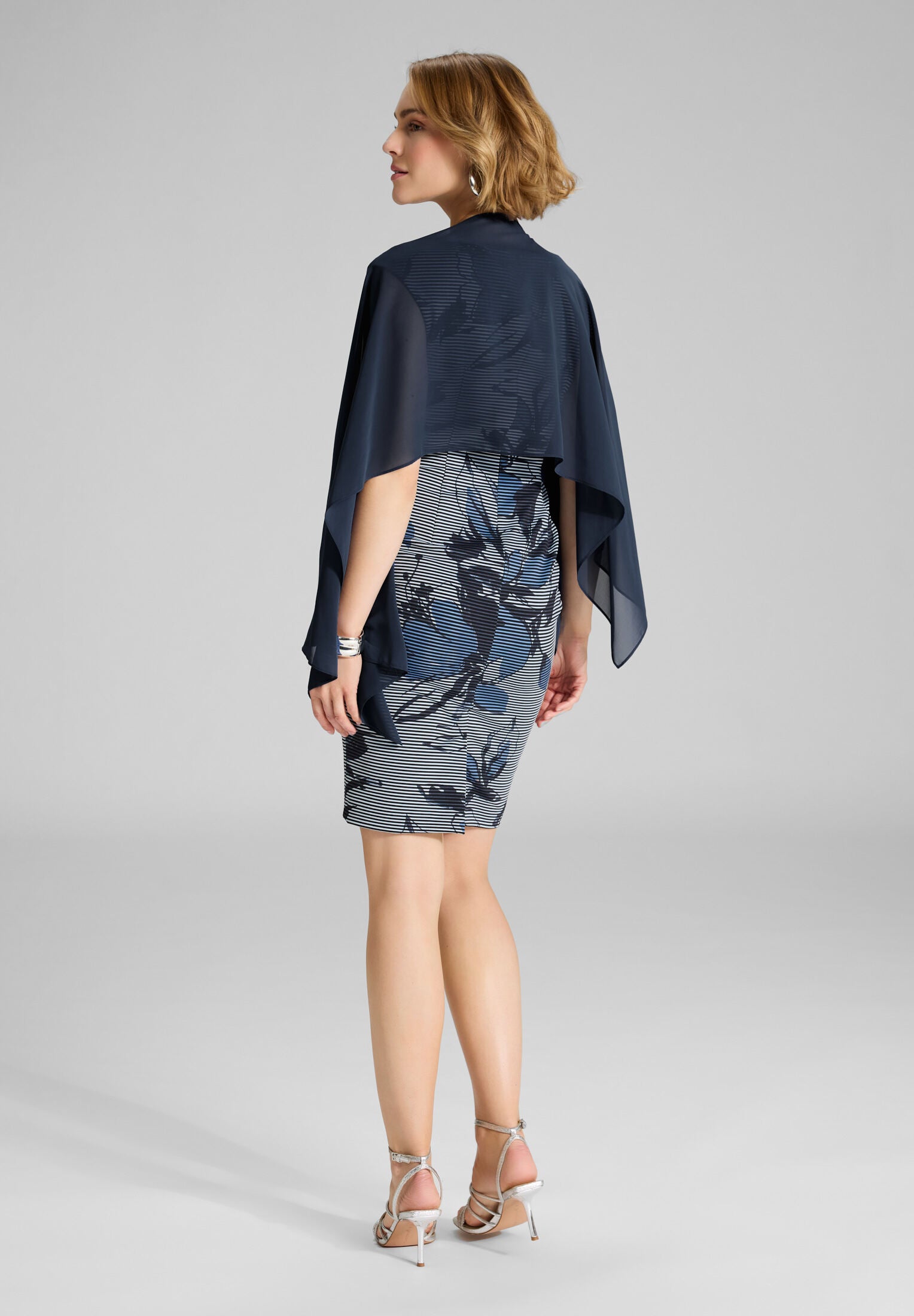 Schlupf-Stola aus Chiffon mit Ärmelschlitzen