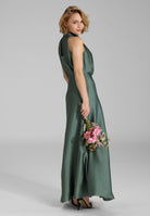 Abendkleid aus nachhaltigem Satin mit Drapierung am Kragen