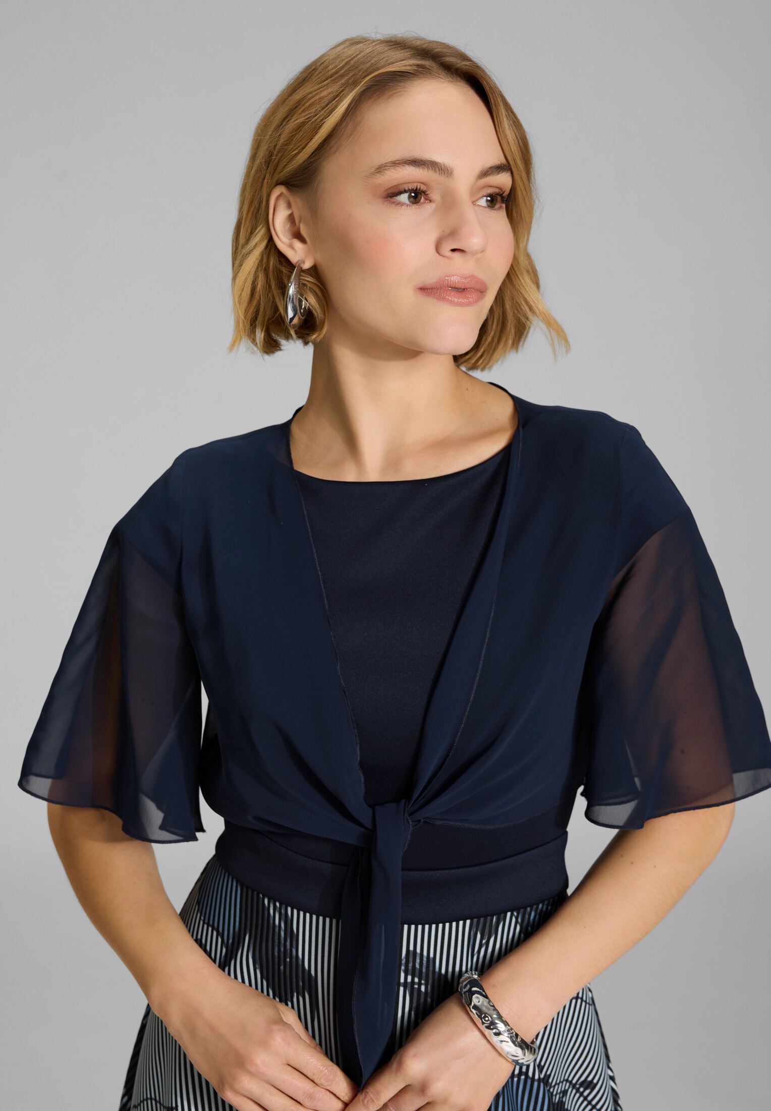 Chiffon Bolero mit Knoten