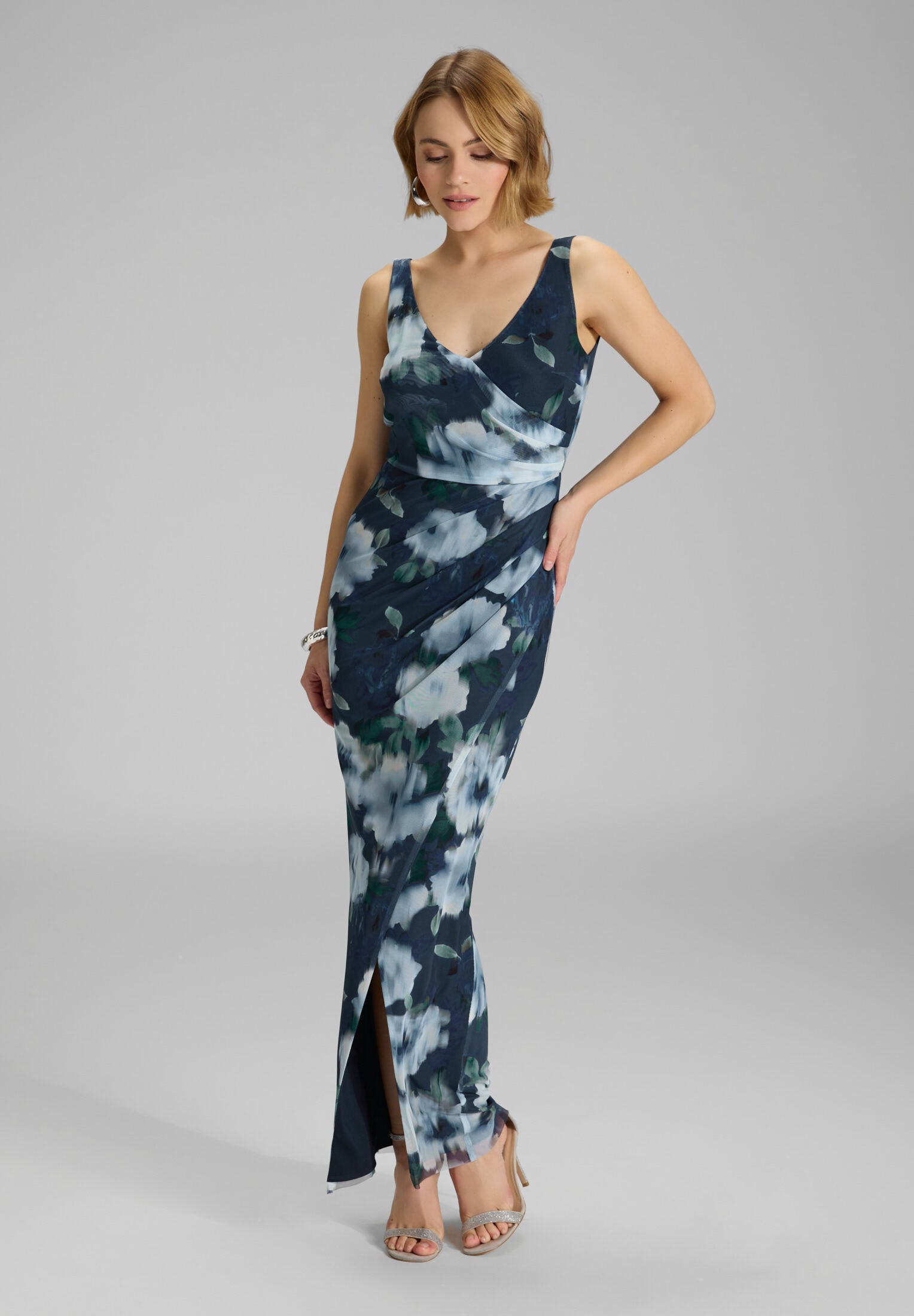 Figurbetontes Abendkleid aus Mesh mit Ikat Druck navy | multi