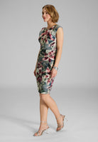 Etui Kleid aus bedrucktem Scuba mit Drapierung