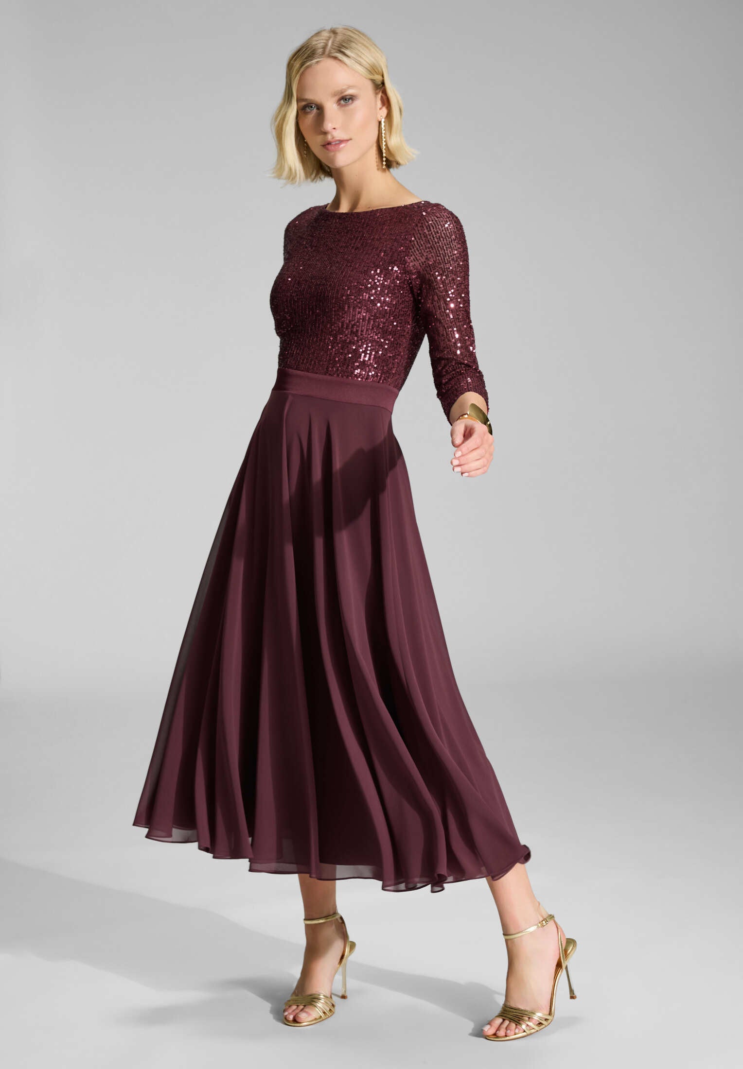 Cocktailkleid in Midi Länge mit Top aus elastischer Paillette und Tellerrock in Chiffon
