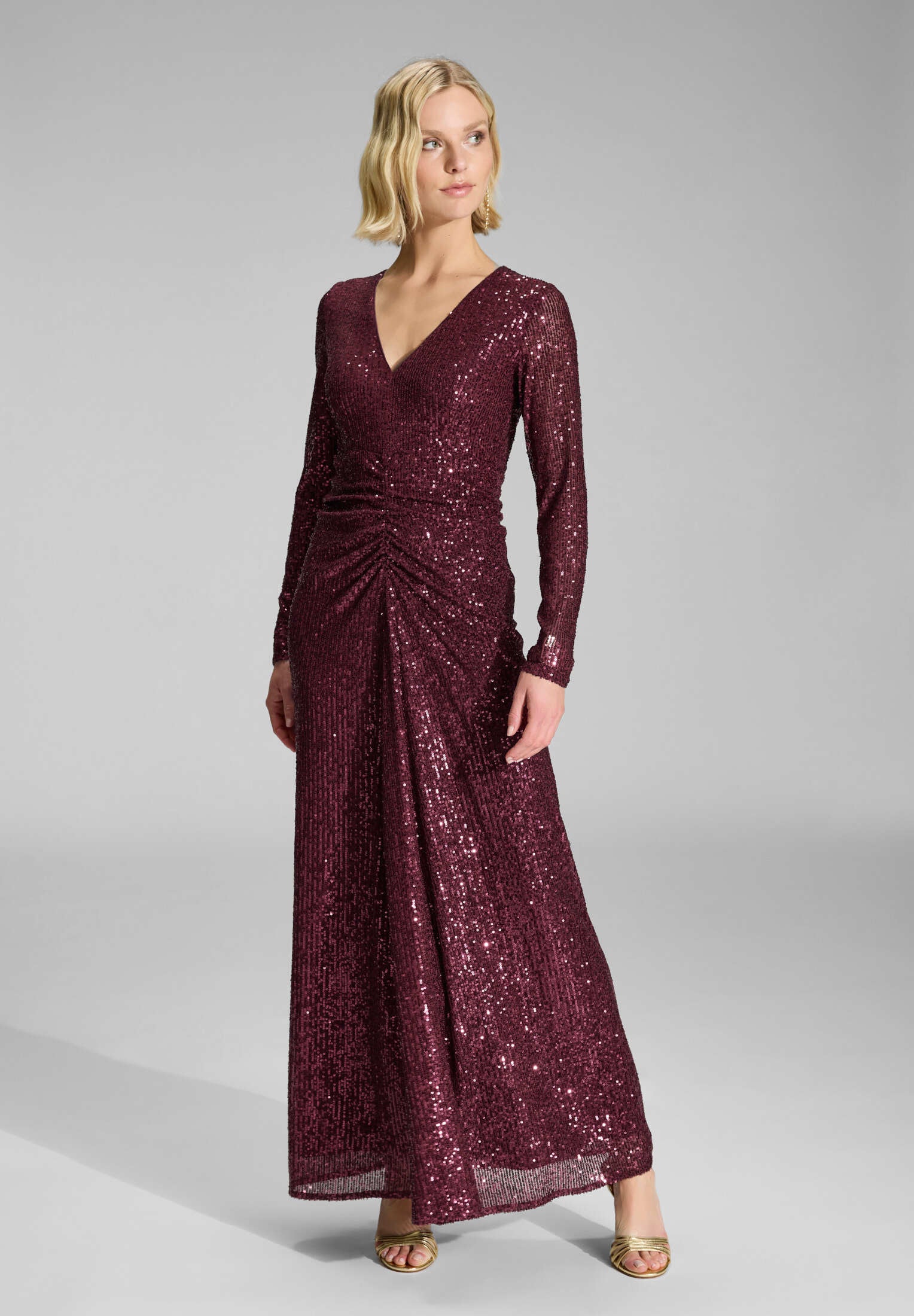 Gerafftes Abendkleid aus elastischer Paillette merlot