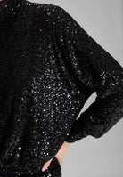 Kurzes Cocktailkleid aus elastischer Paillette mit Fledermausärmel