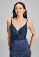 Abendkleid mit feiner Stickerei