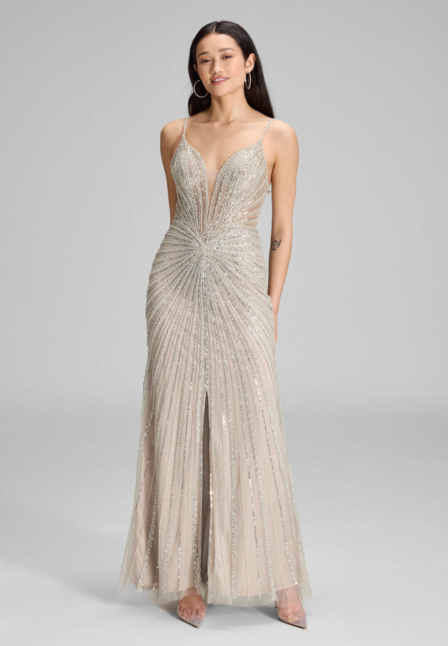 Abendkleid mit all-over Stickerei silver