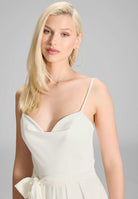 Satin Jumpsuit mit angedeutetem Wasserfallausschnitt