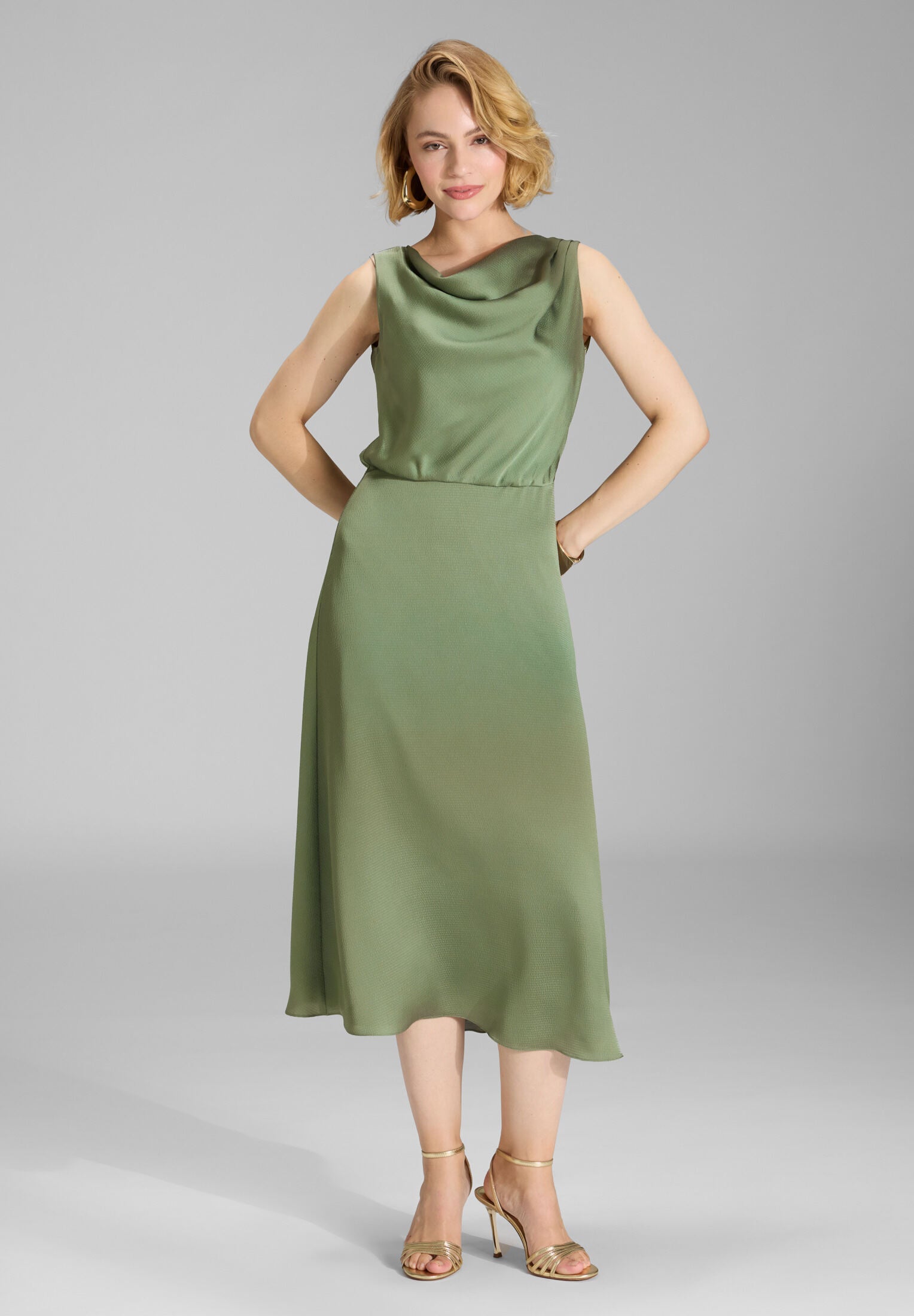 Cocktailkleid aus Satin mit Wasserfall Ausschnitt matcha green