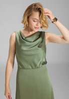 Cocktailkleid aus Satin mit Wasserfall Ausschnitt