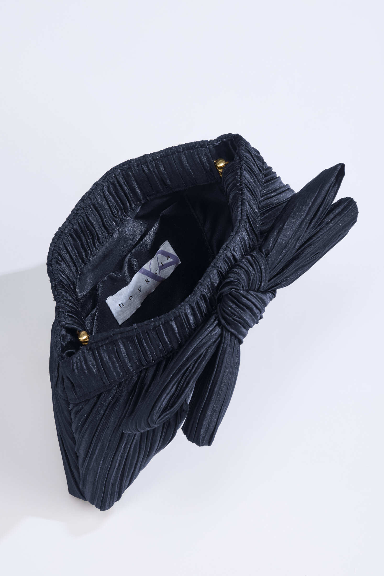 Abendtasche mit Schleifenapplikation