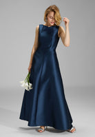 Robenartiges Abendkleid mit Eingrifftaschen