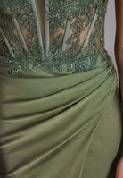 Bodycon Kleid mit Spitzenstickerei und Beinschlitz