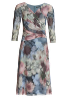 Midi Kleid aus bedrucktem Mesh in Wickel Optik