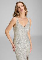 Figurbetontes Abendkleid mit Pailletten Bestickung