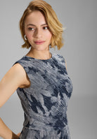 Plissiertes Kleid mit Metallicfäden